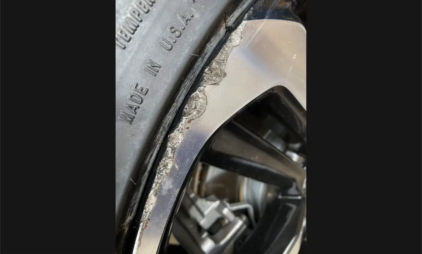 Mobile Wheel Repair Anaheim Honda wheel with curb rash before repair